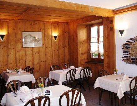 Chez Gilles Hotel Resto Bar Sa La Chaux De Fonds Kültér fotó