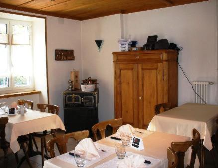 Chez Gilles Hotel Resto Bar Sa La Chaux De Fonds Kültér fotó