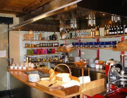 Chez Gilles Hotel Resto Bar Sa La Chaux De Fonds Kültér fotó